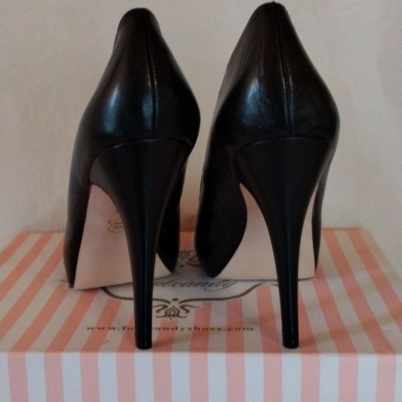 Elegant Black Peep-Toe Heels - Picture 3 of 5
